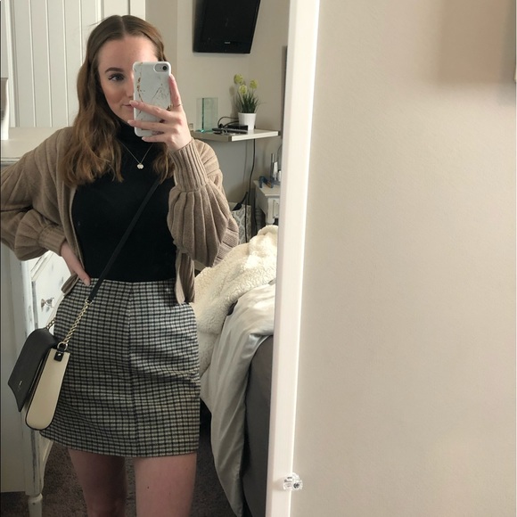 Meet your Posher, Caity - Picture 3 of 3